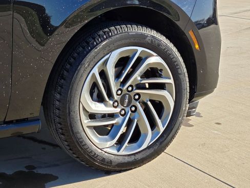 Used 2025 Lincoln Navigator Reserve image 25