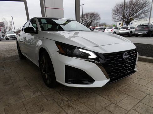 New 2025 Nissan Altima 2.5 SR w/ SR Premium Package image 3