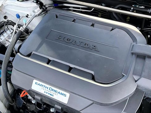 Used 2017 Honda Accord Touring image 32