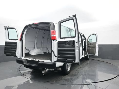 Used 2023 Chevrolet Express 2500 Extended RWD image 19