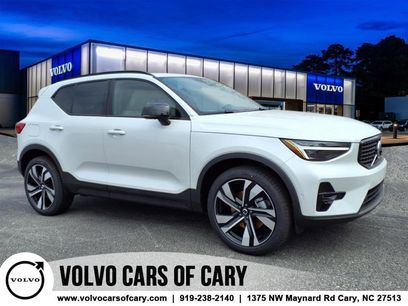 New 2025 Volvo XC40 B5 Ultra w/ Climate Package