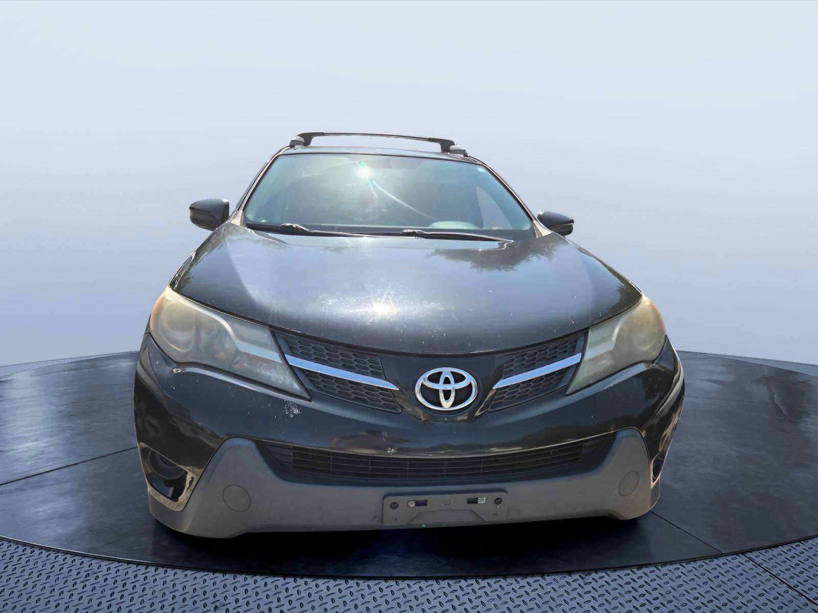 Used 2015 Toyota RAV4 LE AWD/4WD image 2