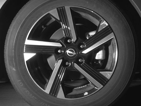 Used 2025 Nissan Sentra SV image 13