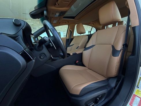 Used 2024 Lexus ES 350 w/ Premium Package FWD image 6
