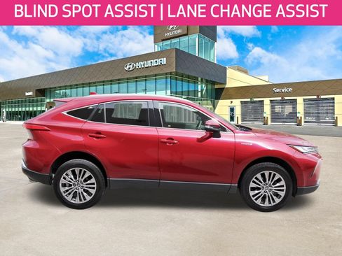 Used 2021 Toyota Venza XLE w/ Softex Package AWD/4WD image 4