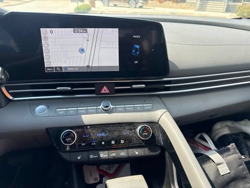 Used 2023 Hyundai Elantra SEL w/ Convenience Package FWD image 3