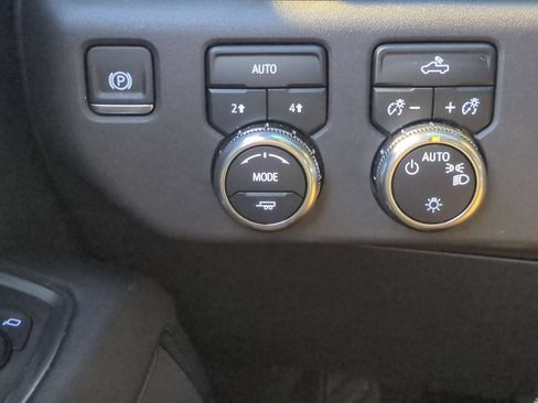 Used 2024 GMC Sierra 1500 SLE AWD/4WD image 18