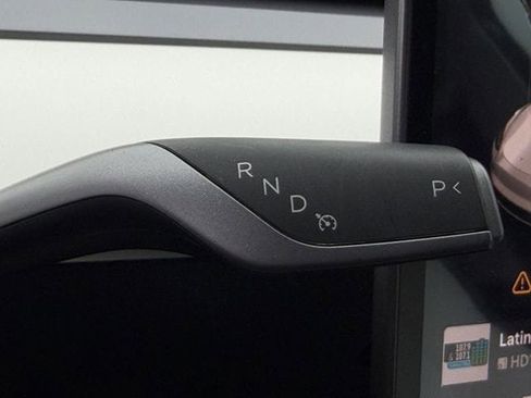 Used 2021 Tesla Model Y Long Range image 17