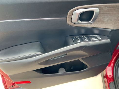 Used 2021 Kia Sorento EX w/ Panoramic Sunroof Package image 12