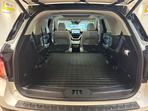 Certified 2025 Ford Explorer Platinum w/ Ultimate Package image 27