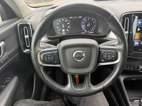 Used 2021 Volvo XC40 T4 Momentum FWD image 19