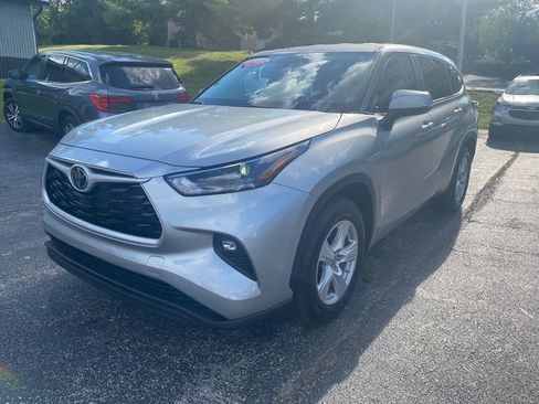 Used 2023 Toyota Highlander LE image 45