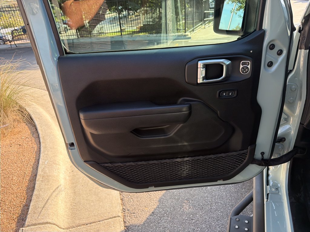 Used 2024 Jeep Wrangler Unlimited w/ Convenience Group AWD/4WD image 15
