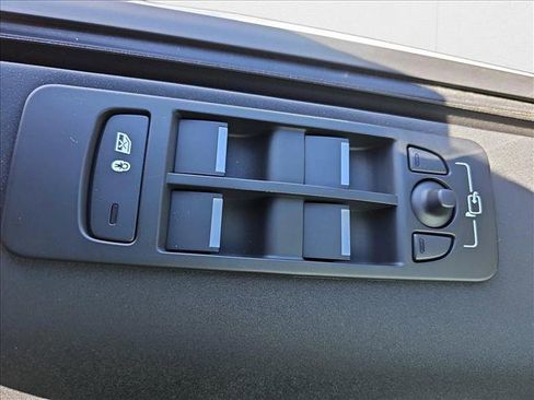 New 2025 Land Rover Discovery Sport S image 29