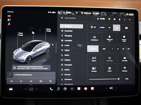 Used 2023 Tesla Model 3 Standard Range image 3