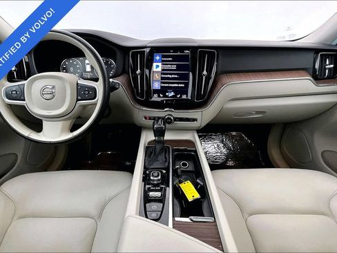 Used 2021 Volvo XC60 T6 Momentum AWD/4WD image 19
