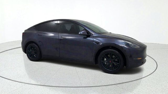 Used 2024 Tesla Model Y 2WD image 10