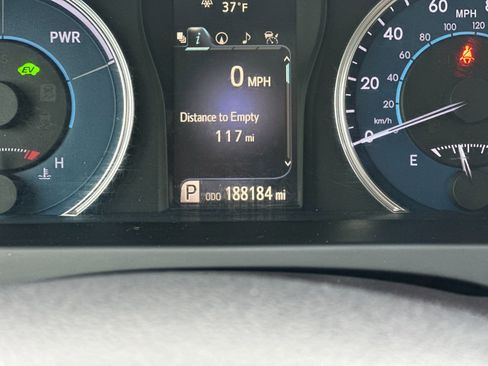 Used 2016 Toyota Camry XLE w/ Moonroof Package FWD image 29