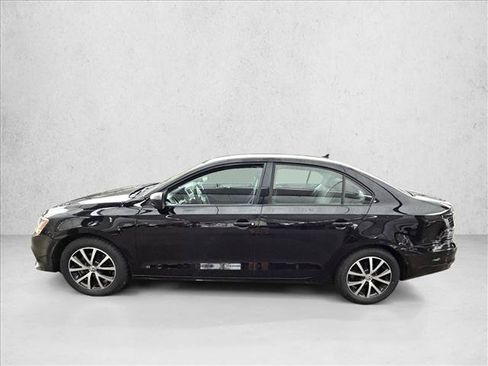 Used 2016 Volkswagen Jetta SE FWD image 2