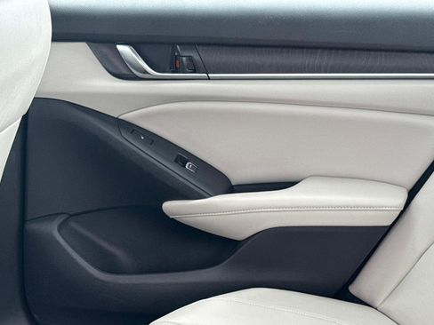 Certified 2019 Honda Accord Touring image 11