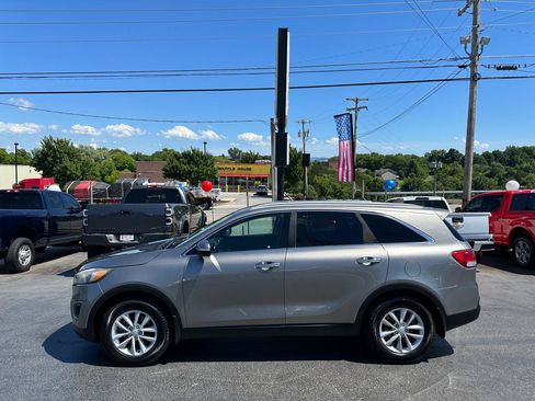 Used 2016 Kia Sorento FWD w/ LX Convenience Package image 1
