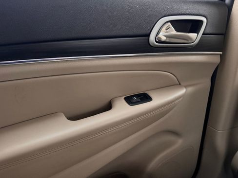 Used 2021 Jeep Grand Cherokee Limited w/ Luxury Group II image 28