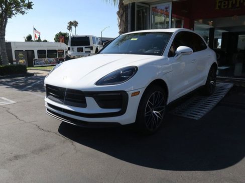 Used 2023 Porsche Macan image 2