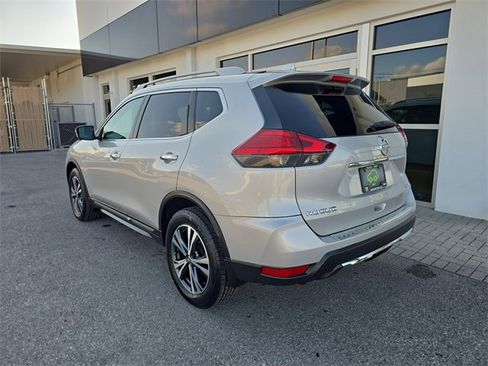 Used 2017 Nissan Rogue SL w/ SL Premium Package image 5