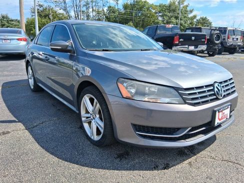 Used 2014 Volkswagen Passat TDI SE FWD image 3