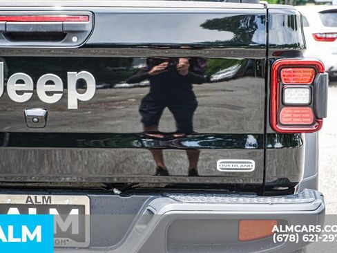 Used 2022 Jeep Gladiator Overland w/ LED Lighting Group AWD/4WD image 12