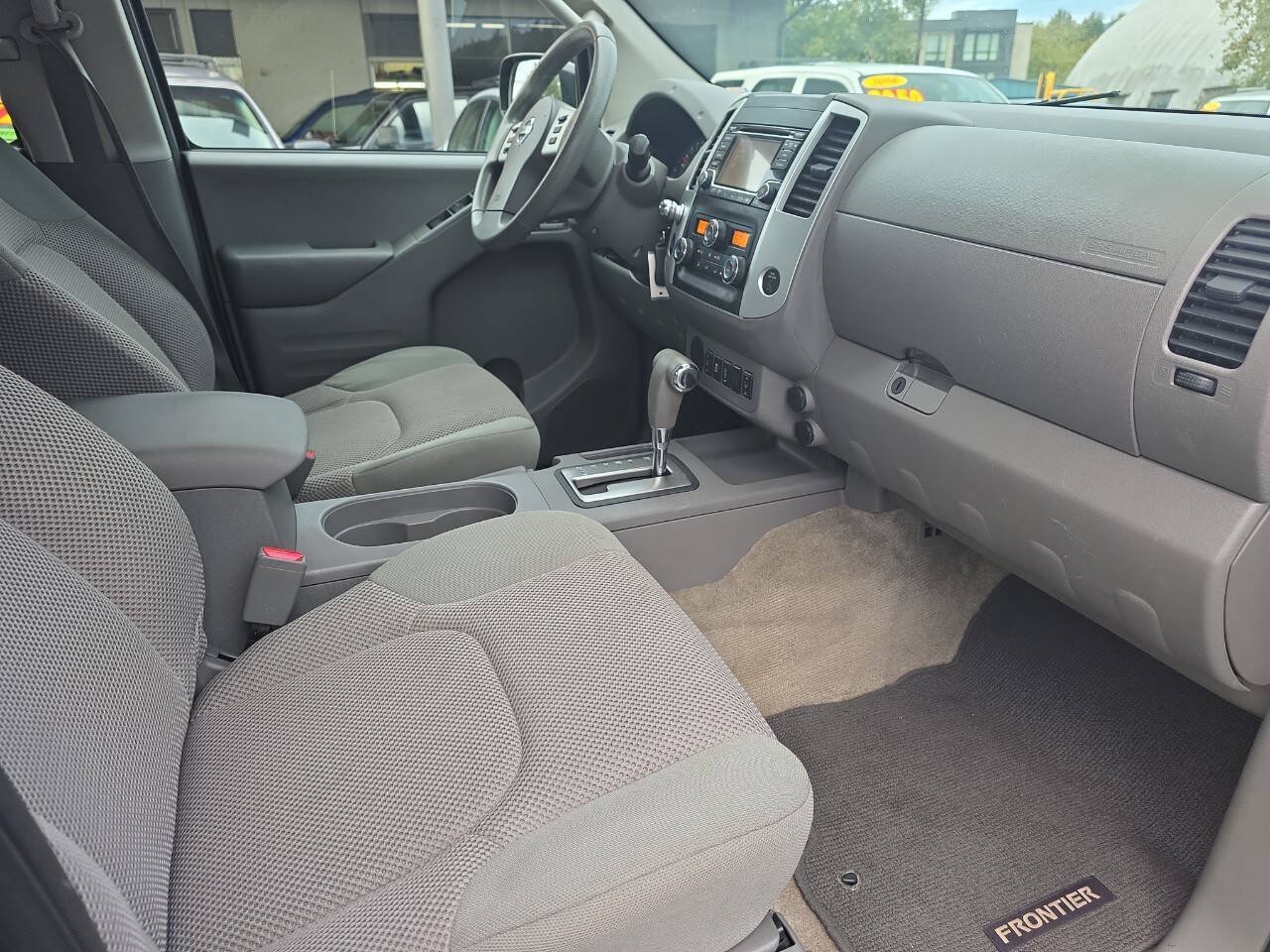 Used 2015 Nissan Frontier SV w/ SV Value Truck Package RWD image 27