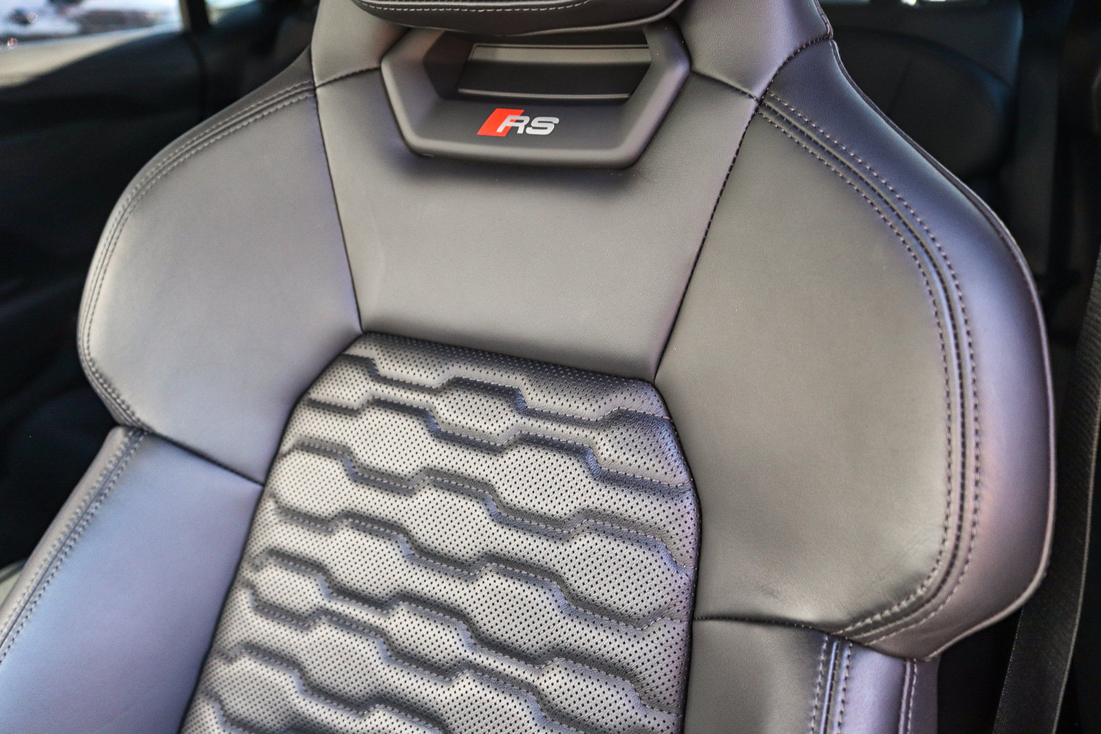 Used 2024 Audi RS e-tron GT w/ Carbon Performance Package AWD/4WD image 27