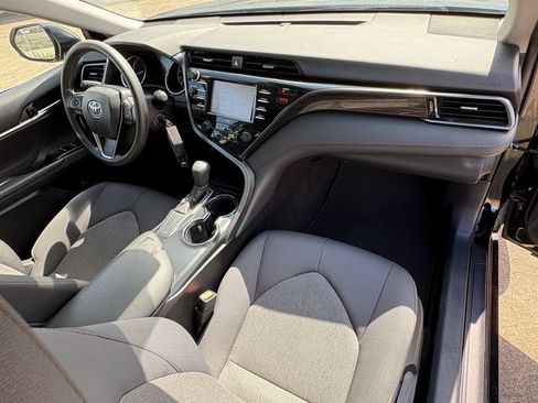 Used 2020 Toyota Camry LE FWD image 27