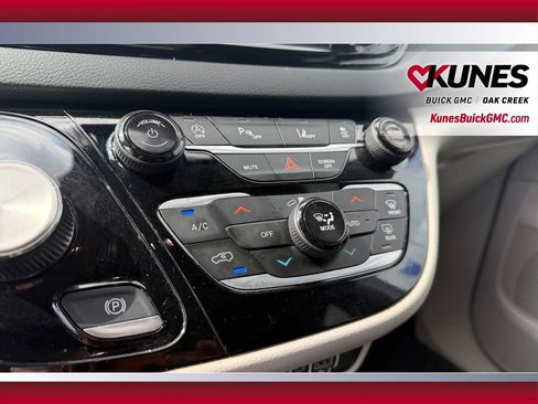 Used 2023 Chrysler Pacifica Touring-L FWD image 30