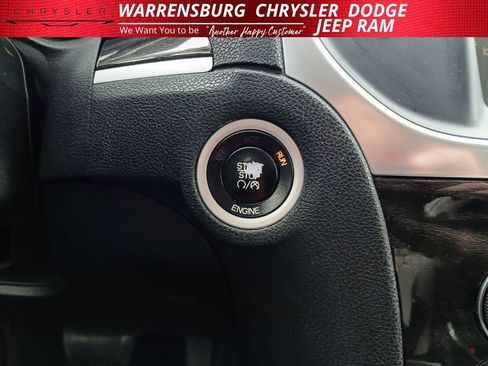 Used 2015 Chrysler 300 Limited w/ Driver Convenience Group image 25