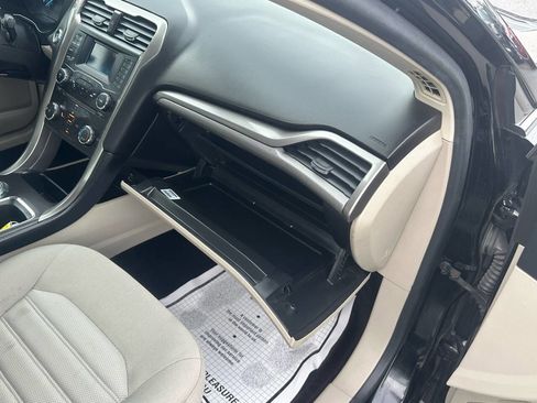 Used 2018 Ford Fusion SE image 8