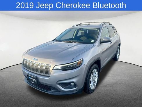 Used 2019 Jeep Cherokee Latitude w/ Popular Appearance Group image 1