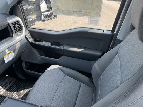 New 2025 Ford F550 4x4 Regular Cab Super Duty image 21