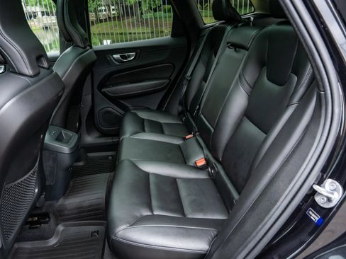Used 2023 Volvo XC60 B5 Core AWD/4WD image 14