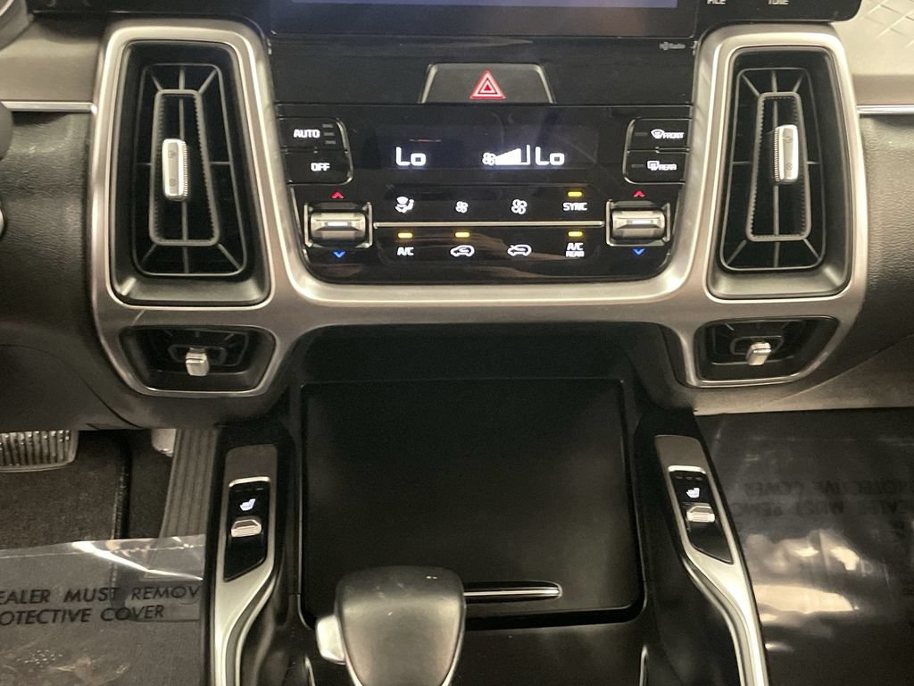 Used 2023 Kia Sorento LX AWD/4WD image 11