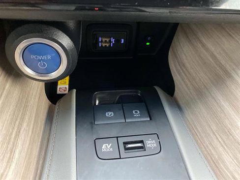 Used 2022 Toyota Venza LE image 14