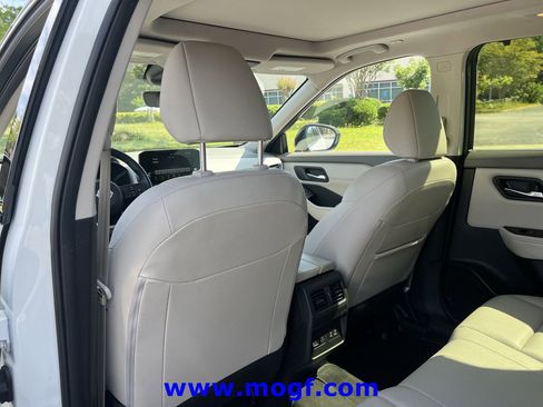 Used 2023 Nissan Rogue SL w/ SL Premium Package FWD image 18