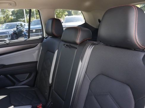 Used 2024 Volkswagen Atlas Peak Edition SE image 18