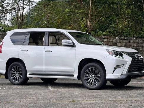 Used 2021 Lexus GX 460 Luxury w/ Sport Design Package AWD/4WD image 2