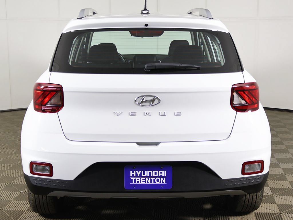 Certified 2026 Hyundai Venue SEL FWD image 11