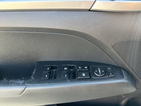 Used 2019 Hyundai Elantra SE w/ Cargo Package image 13