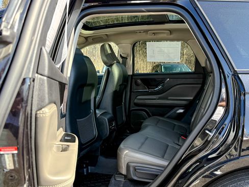 Used 2023 Lincoln Corsair AWD w/ Equipment Group 101A image 18