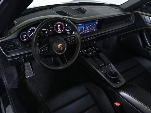 Used 2022 Porsche 911 Carrera RWD image 4