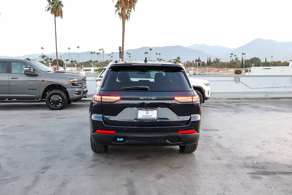 Used 2024 Jeep Grand Cherokee Trailhawk AWD/4WD image 8
