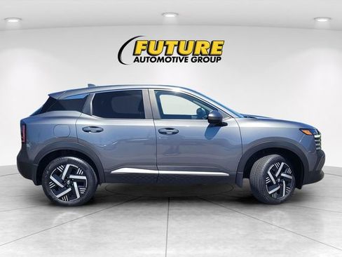 Certified 2025 Nissan Kicks SV FWD image 3